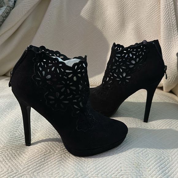 PAPRIKA FLORAL LAZER CUT HEELS BOOTIES SZ 9 - Picture 2 of 10